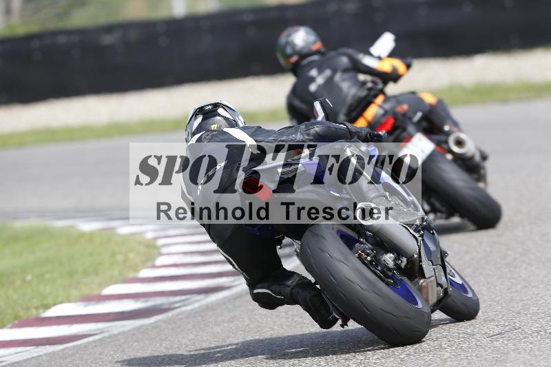 /53 16.09.2025 Track Day Domi Aegerter ADR/Gruppe gruen/backside